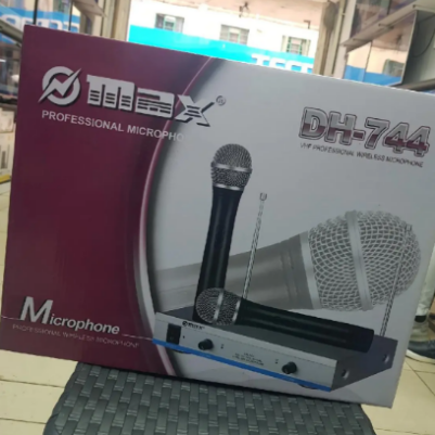 Max Dh744 Professional Wireless Microphone