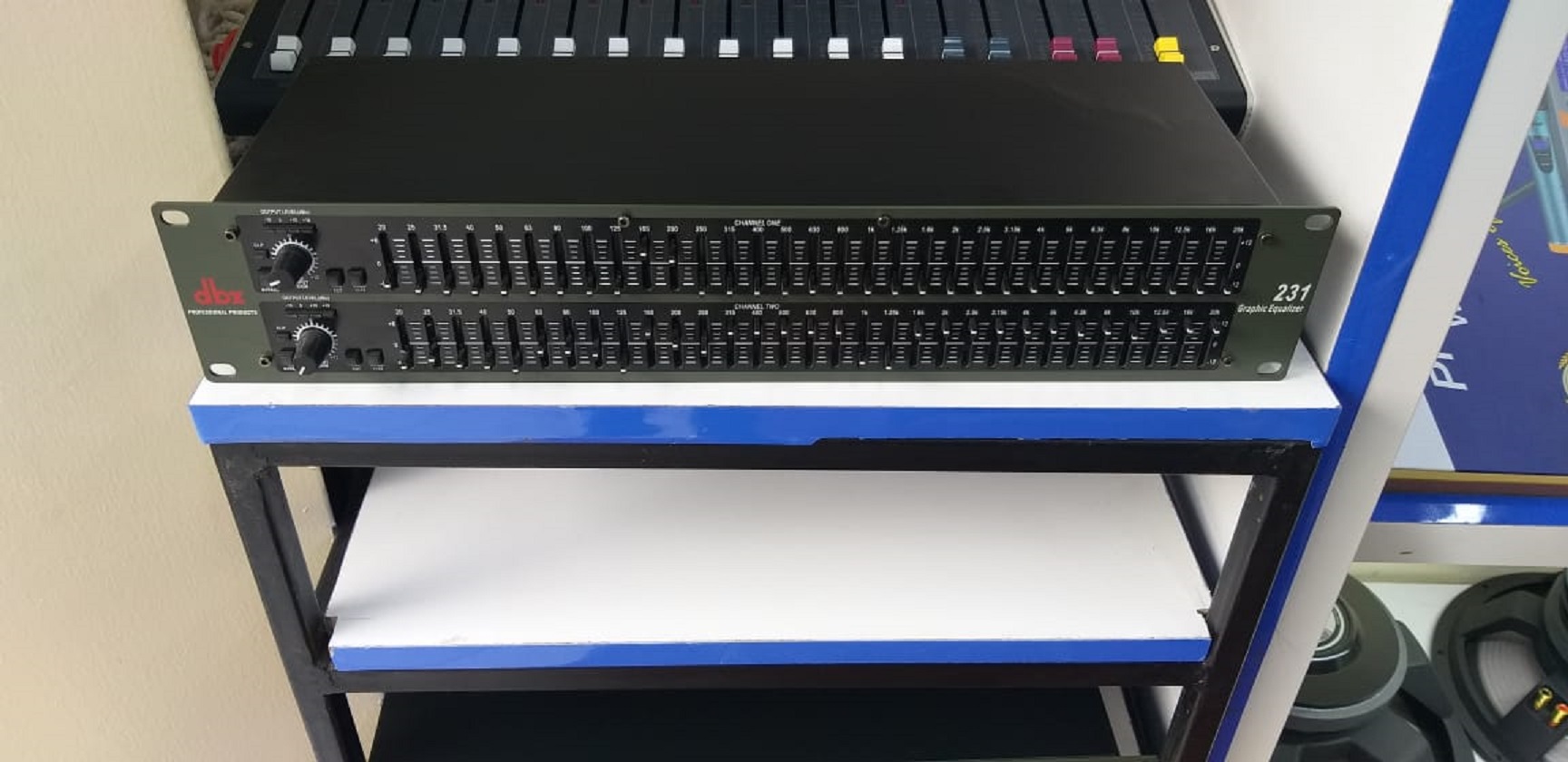 DBX231 Graphic Equalizer - Image 2