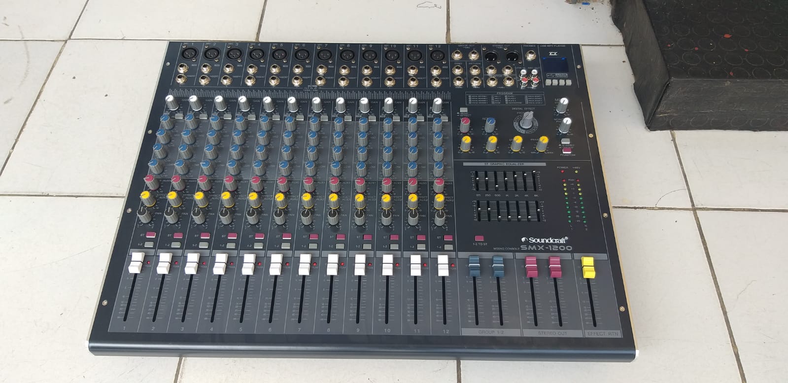 Soundcraft SMX-1200 12channel Professional Plain Mixer - Image 2