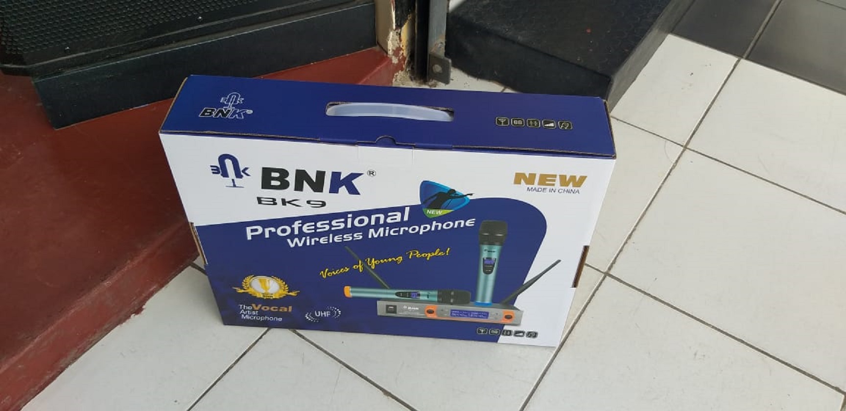 BNK BK9 Professional Wireless Microphone - Image 2