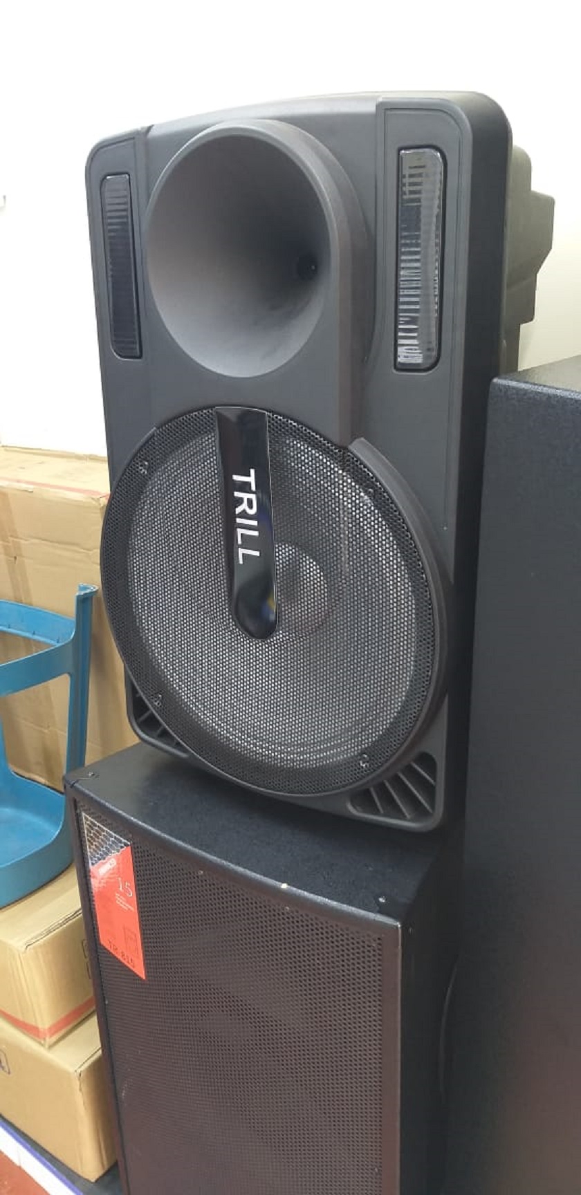 Trill 15" Portable Bluetooth Speaker With 2mics - Image 3