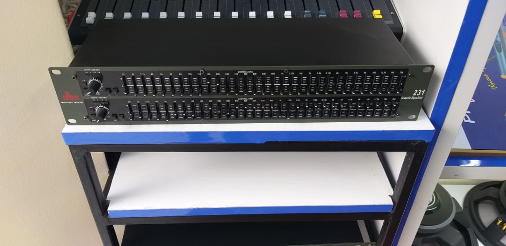 DBX231 Graphic Equalizer - Image 3