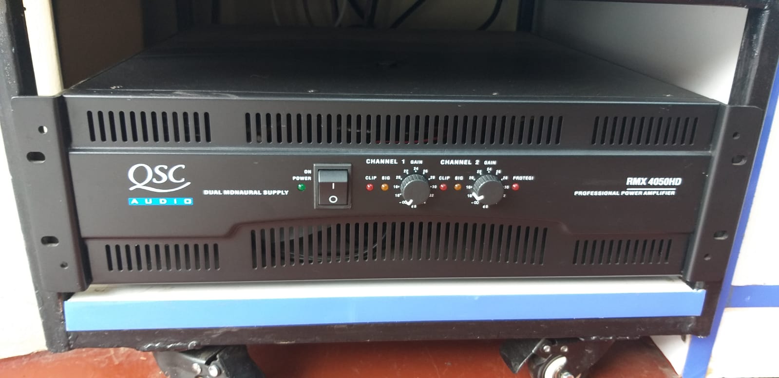 QSC RMX 4050 HD Professional Power Amplifier - Image 5