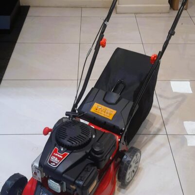 Honda Lawn mower 6hp 196cc self propelled 21 inches.