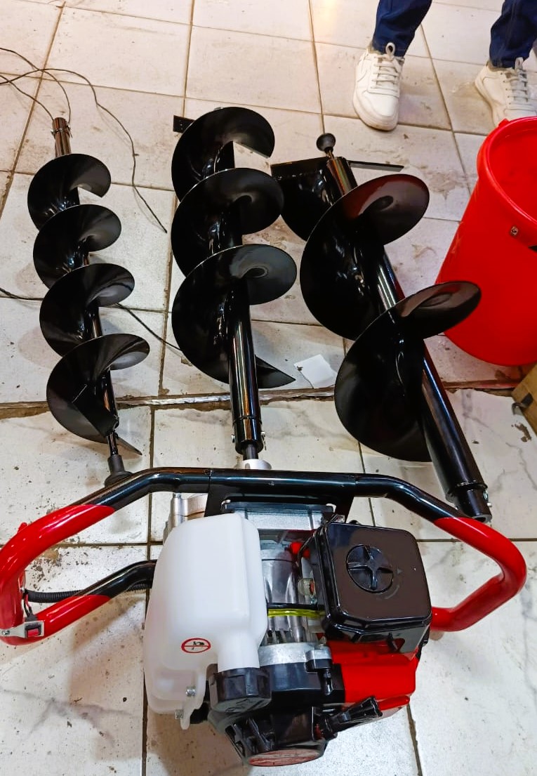 Premier earth auger with 3 bits Premier earth auger with 3 bits